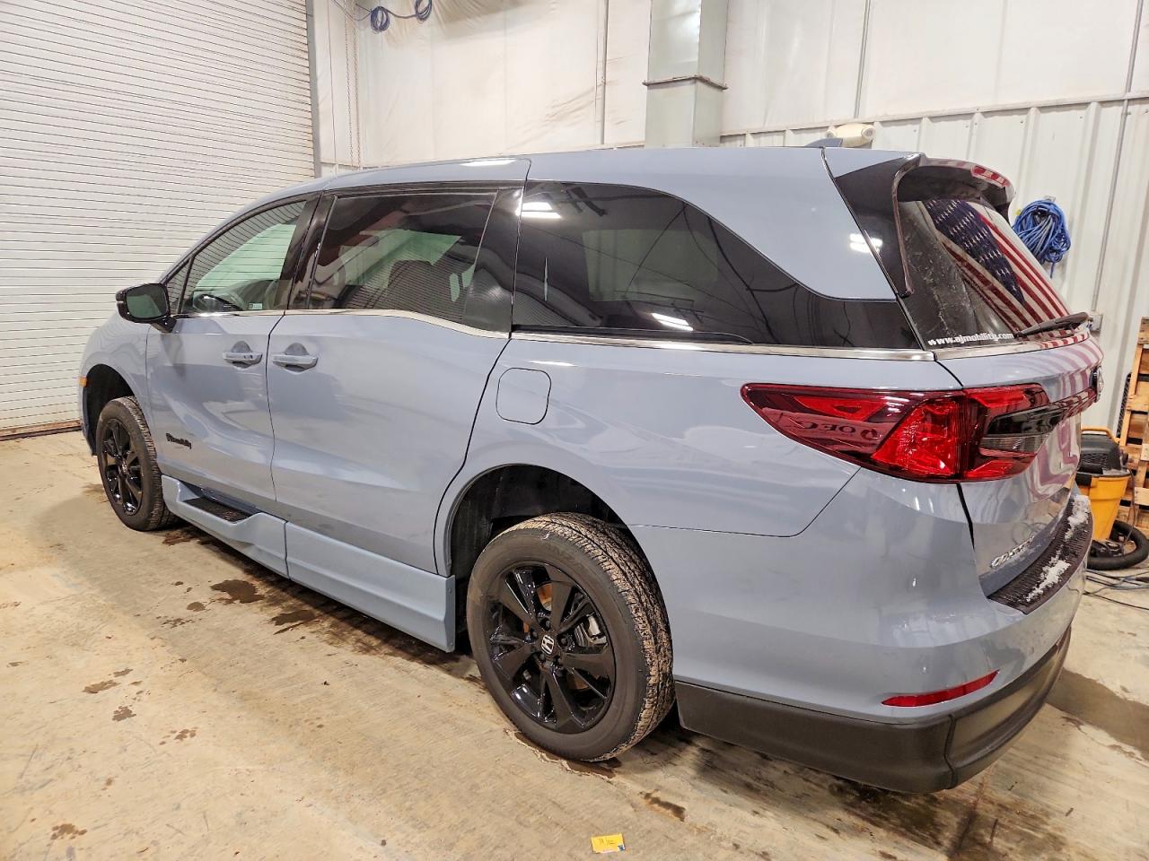 2024 HONDA ODYSSEY SPORT photo 2