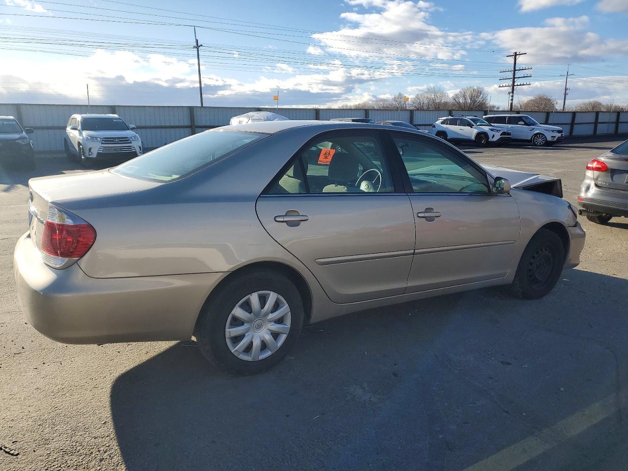 2005 TOYOTA CAMRY LE photo 3