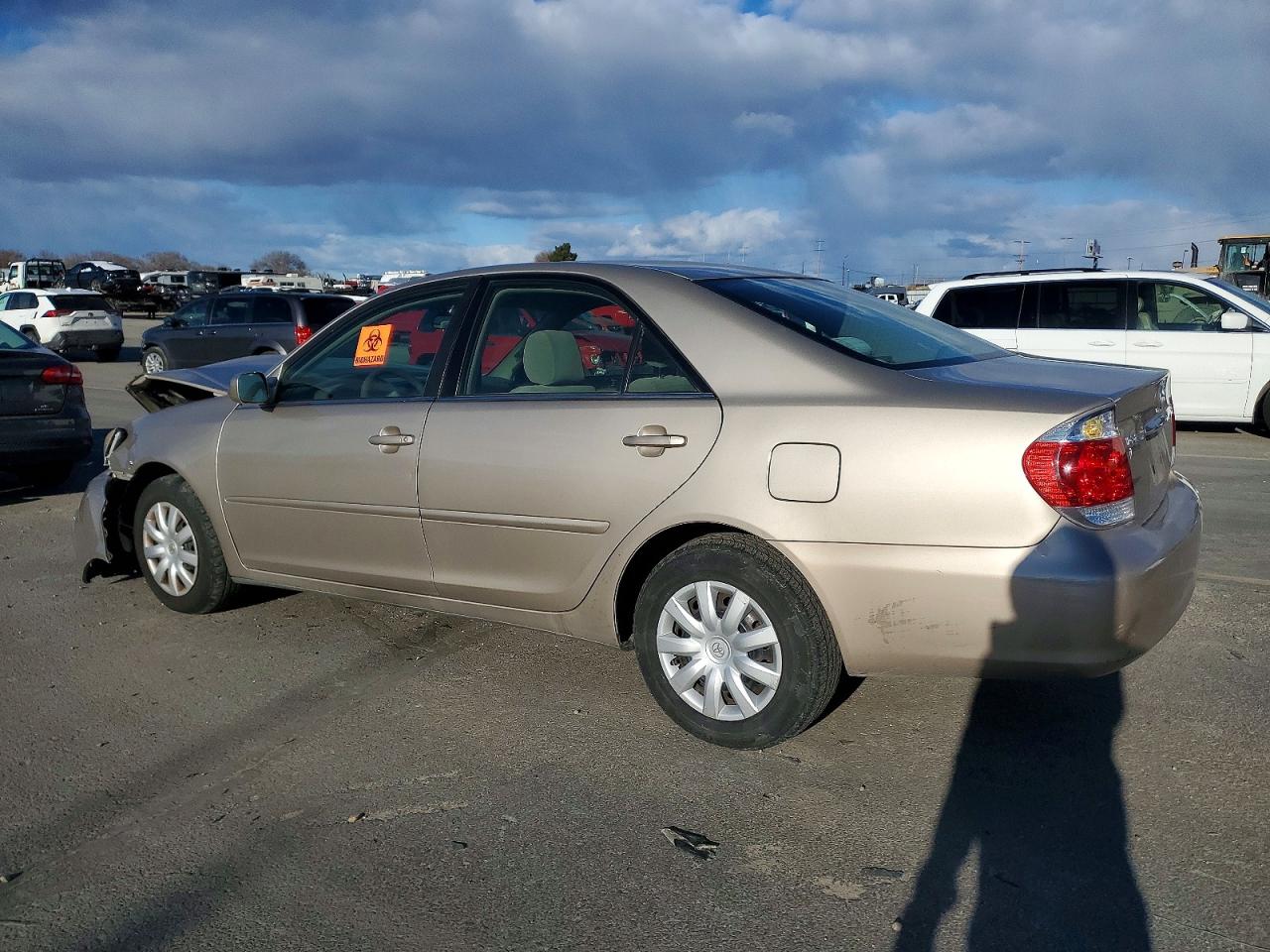 2005 TOYOTA CAMRY LE photo 2