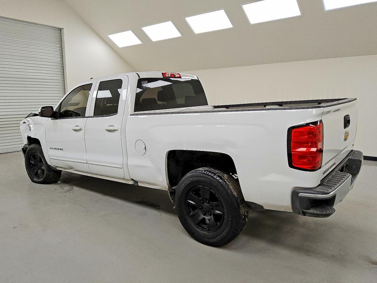 2018 CHEVROLET SILVERADO C1500 LT photo 2