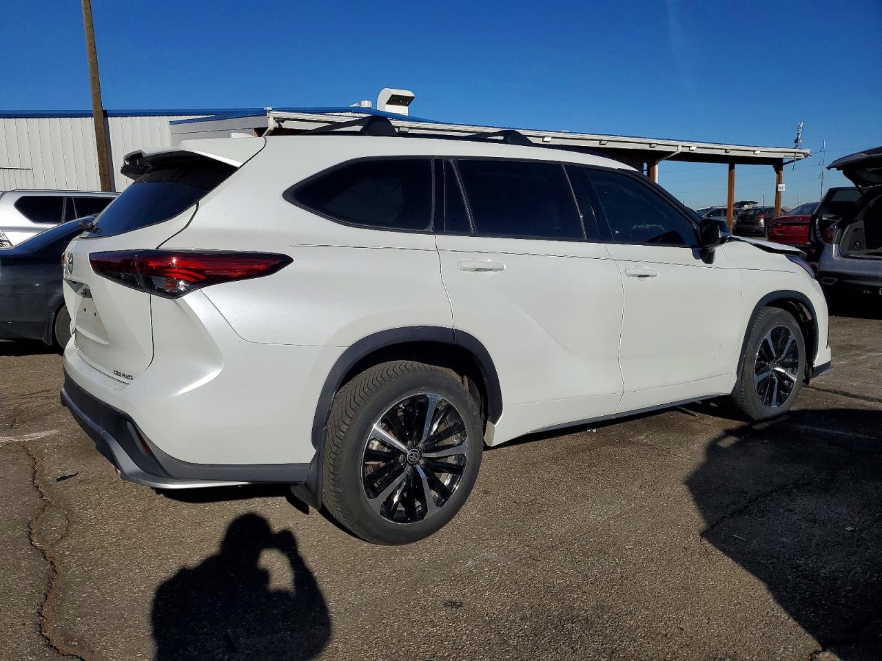 2022 TOYOTA HIGHLANDER XSE photo 3