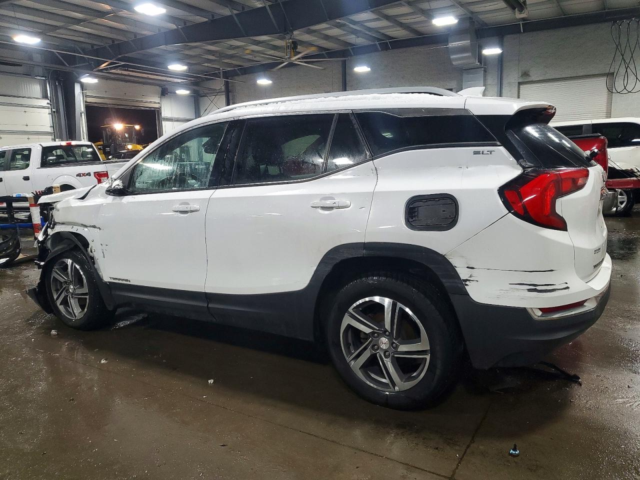 2020 GMC TERRAIN SLT photo 2