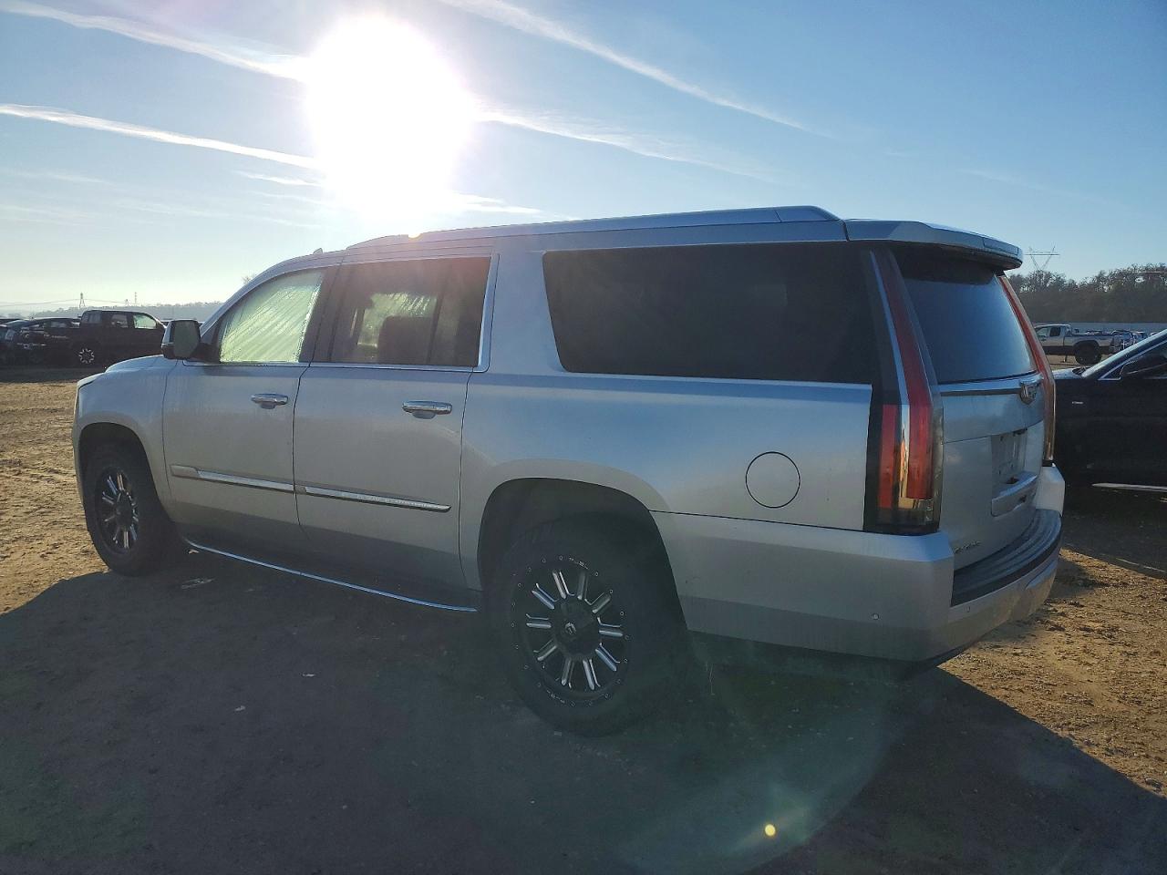 2019 CADILLAC ESCALADE ESV LUXURY photo 2