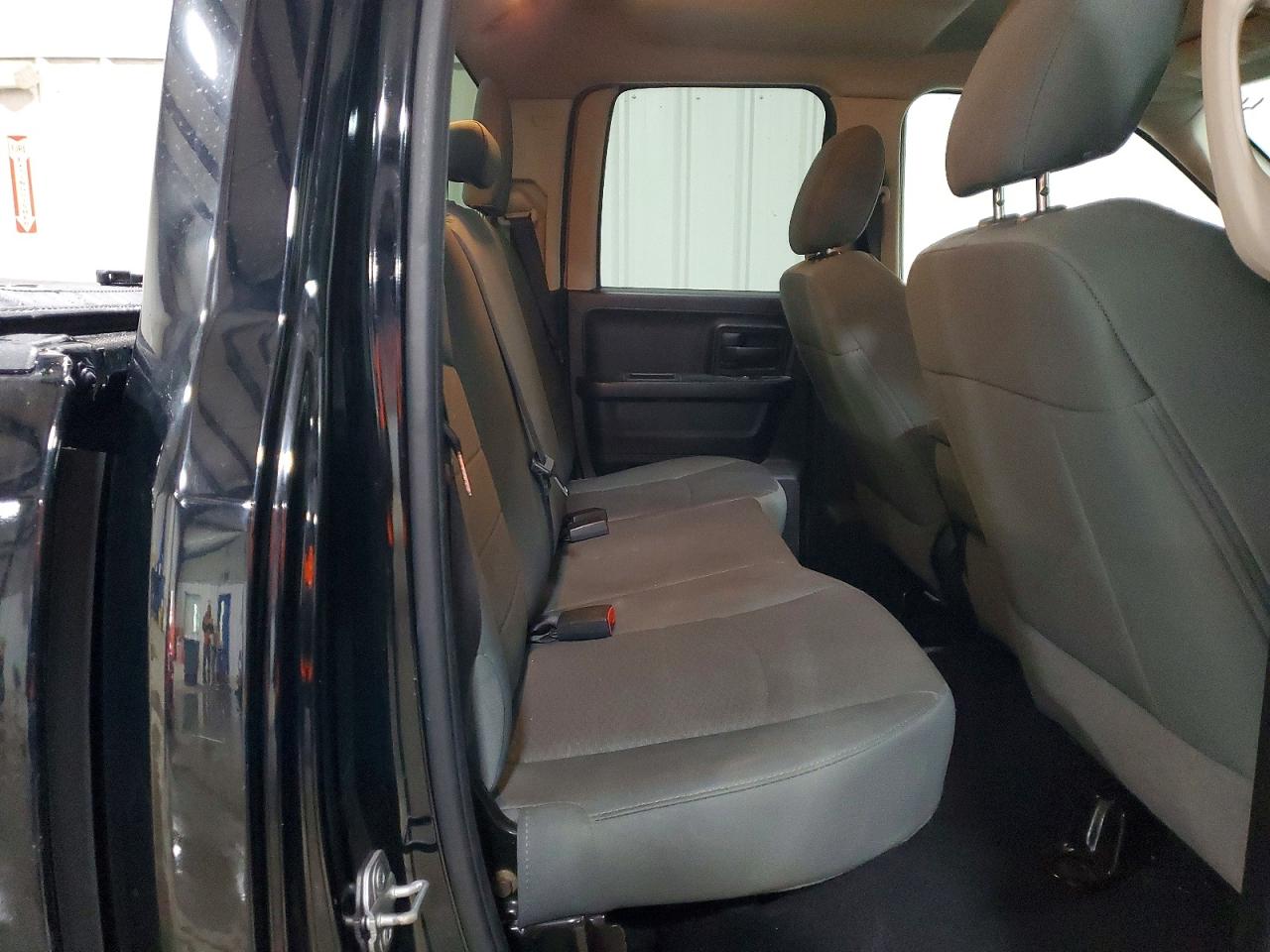 2014 RAM 1500 ST photo 10