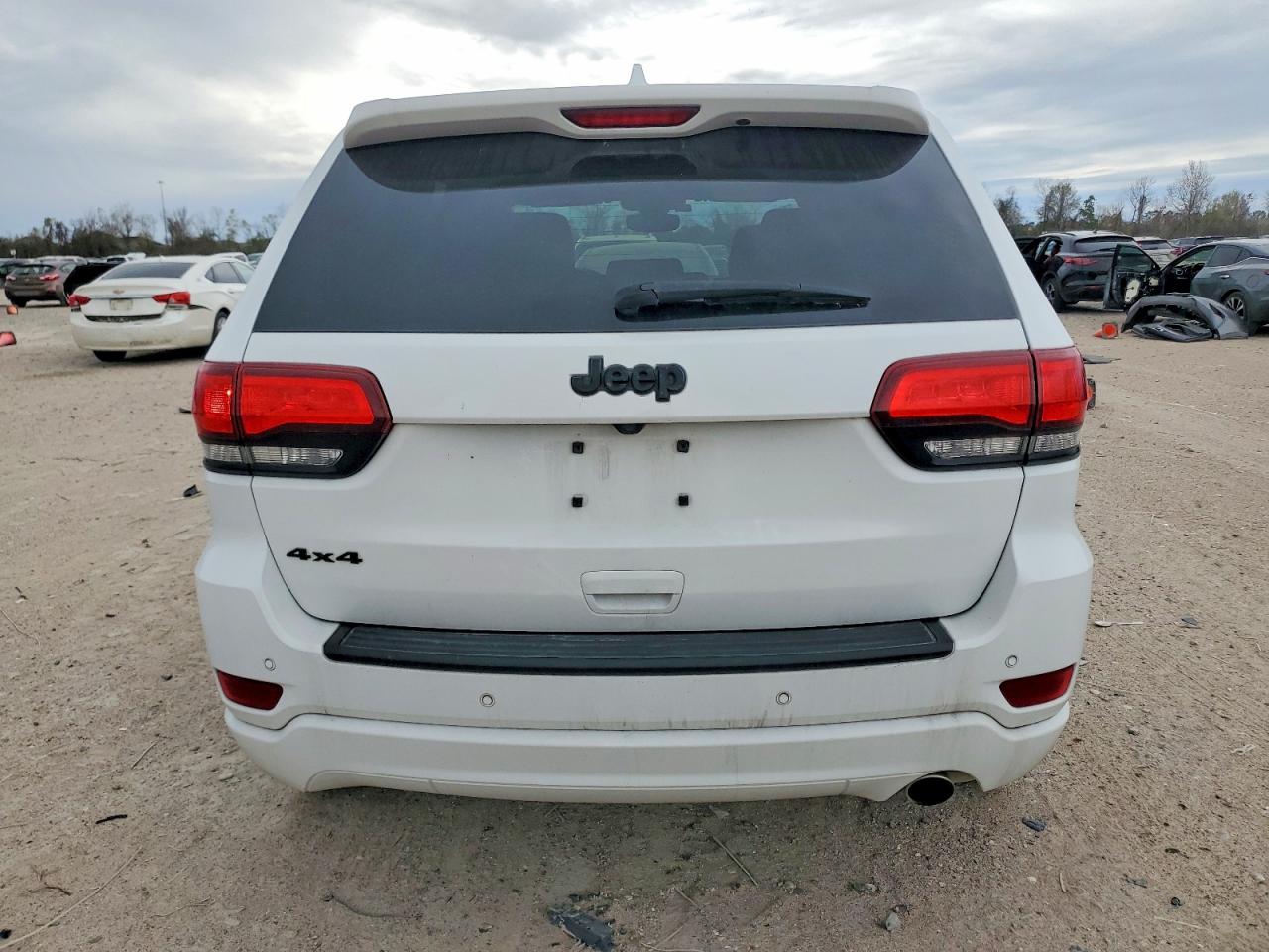 2018 JEEP GRAND CHEROKEE LAREDO photo 11