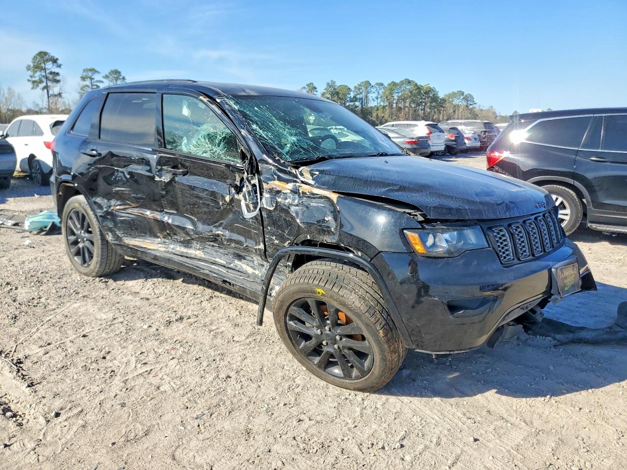 2020 JEEP GRAND CHEROKEE LAREDO photo 4