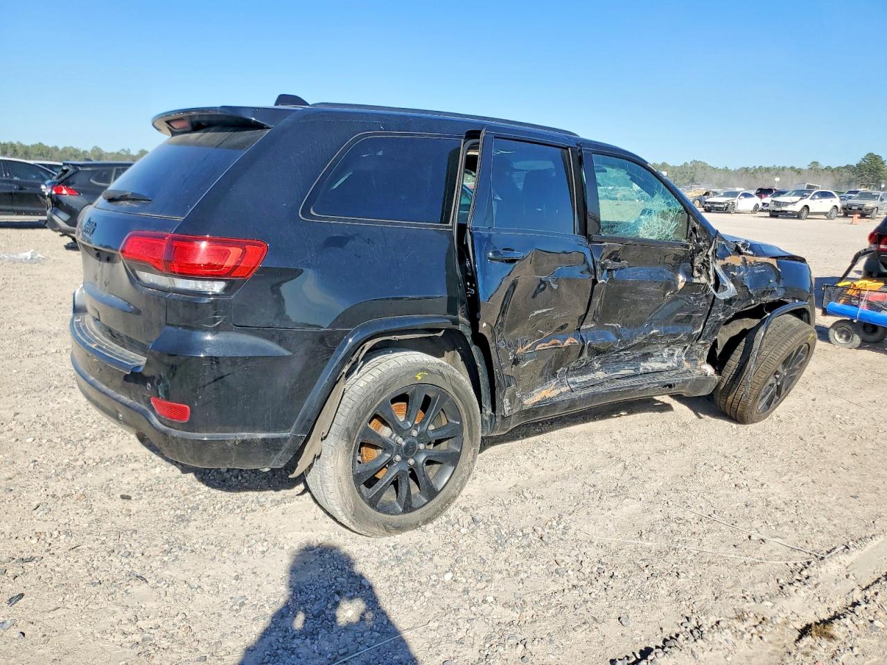 2020 JEEP GRAND CHEROKEE LAREDO photo 3