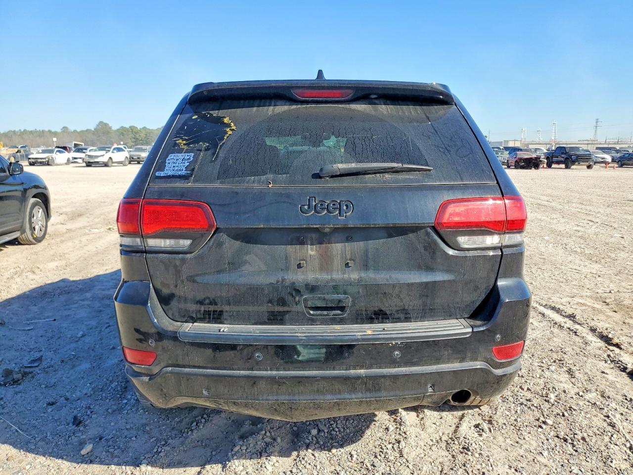 2020 JEEP GRAND CHEROKEE LAREDO photo 6