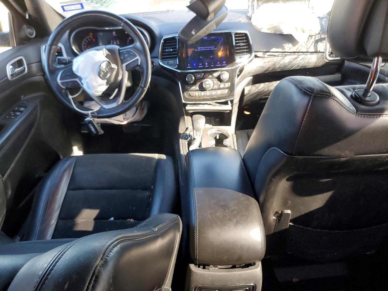2020 JEEP GRAND CHEROKEE LAREDO photo 8