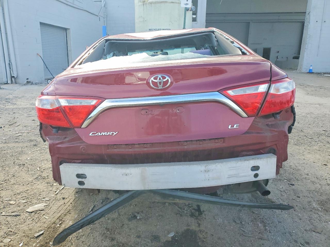 2015 TOYOTA CAMRY LE photo 6