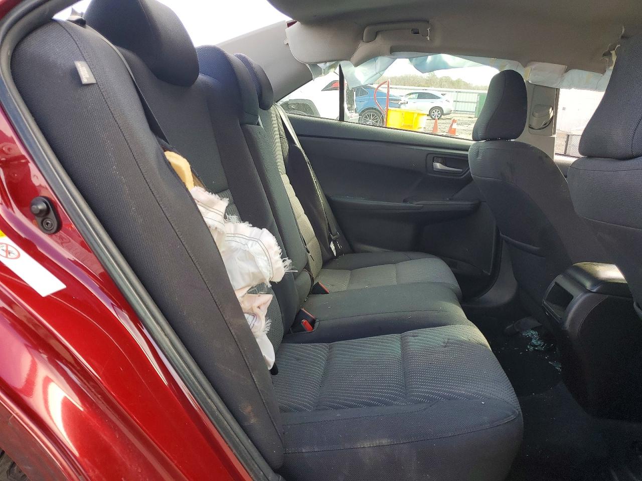2015 TOYOTA CAMRY LE photo 10