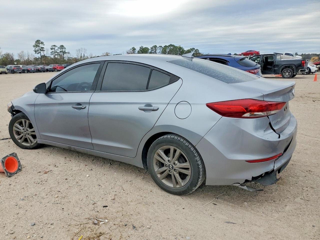 2017 HYUNDAI ELANTRA SE photo 2