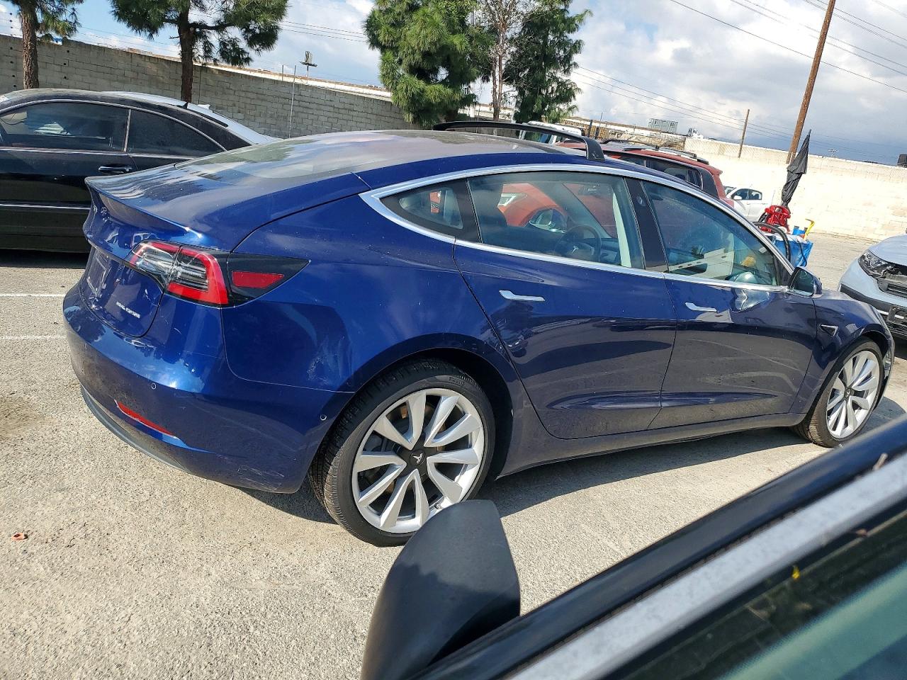 2018 TESLA MODEL 3 photo 5