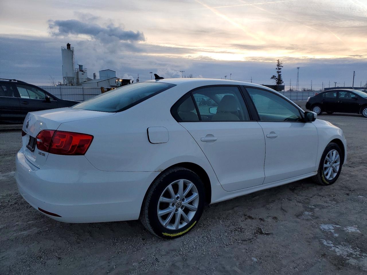 2011 VOLKSWAGEN JETTA SE photo 3