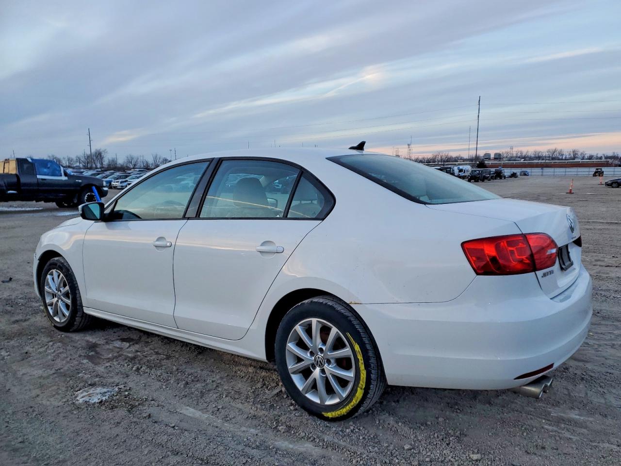 2011 VOLKSWAGEN JETTA SE photo 2