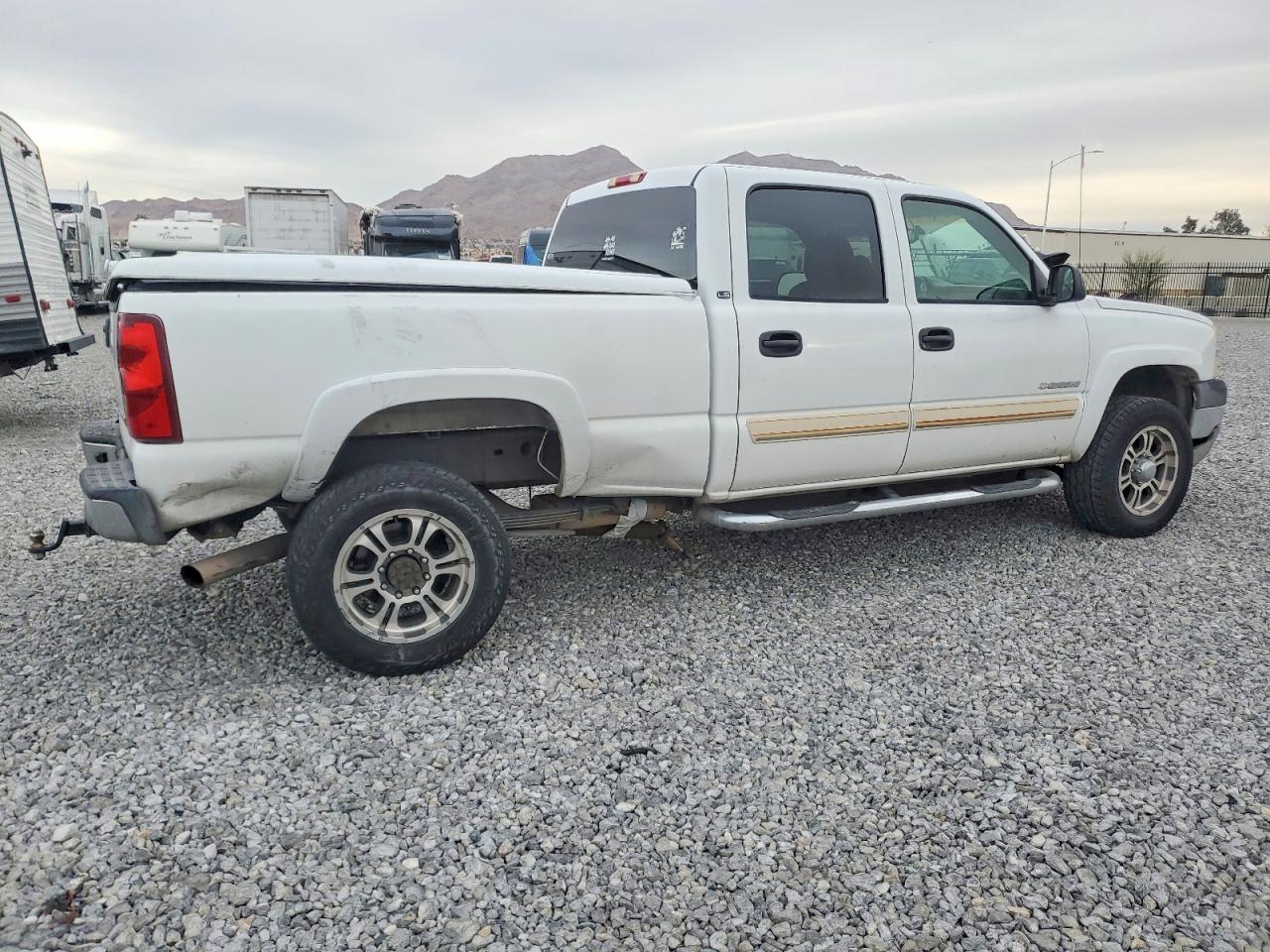 2003 CHEVROLET SILVERADO C2500 HEAVY DUTY photo 3