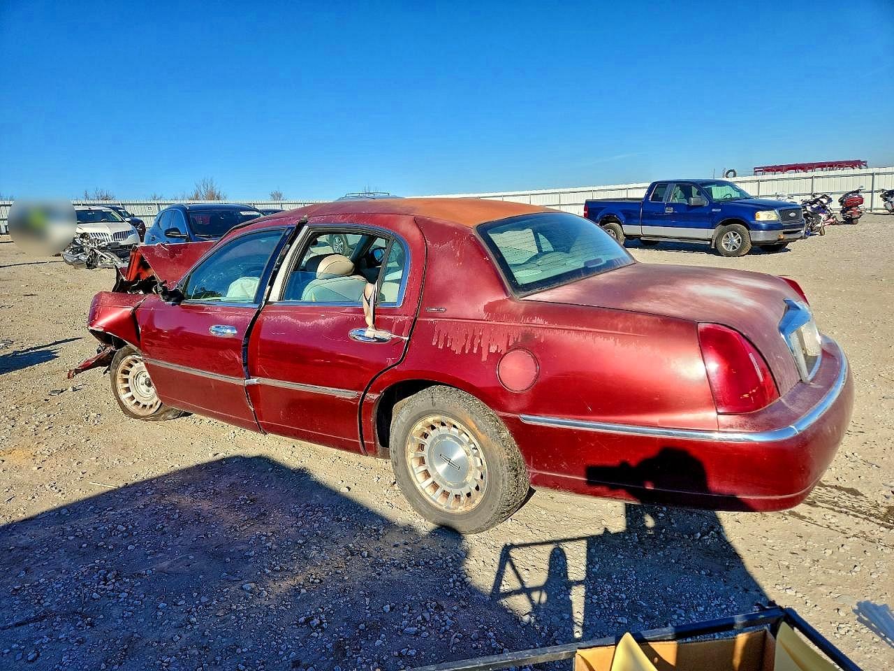 1998 LINCOLN TOWN CAR EXECUTIVE photo 2