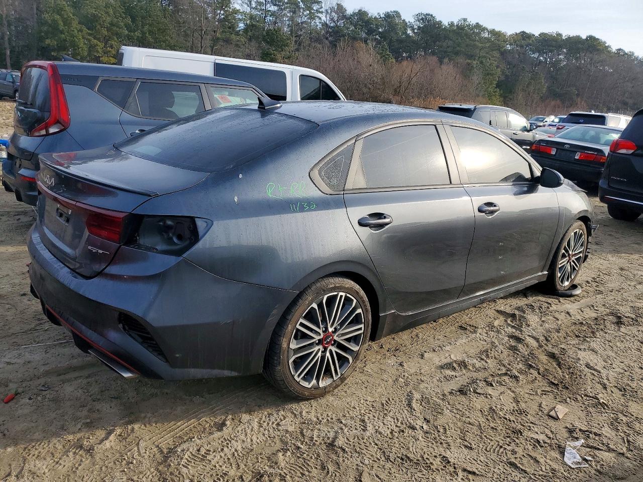 2023 KIA FORTE GT photo 3