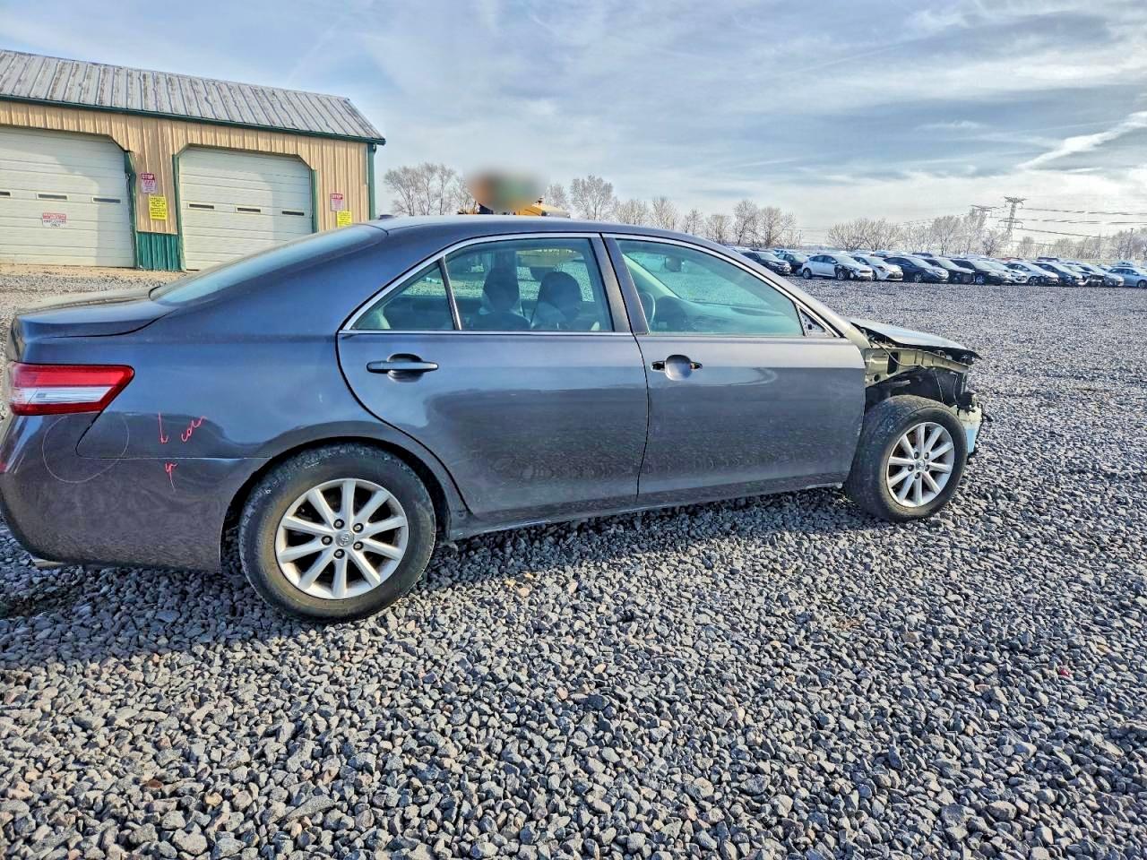 2010 TOYOTA CAMRY BASE photo 3