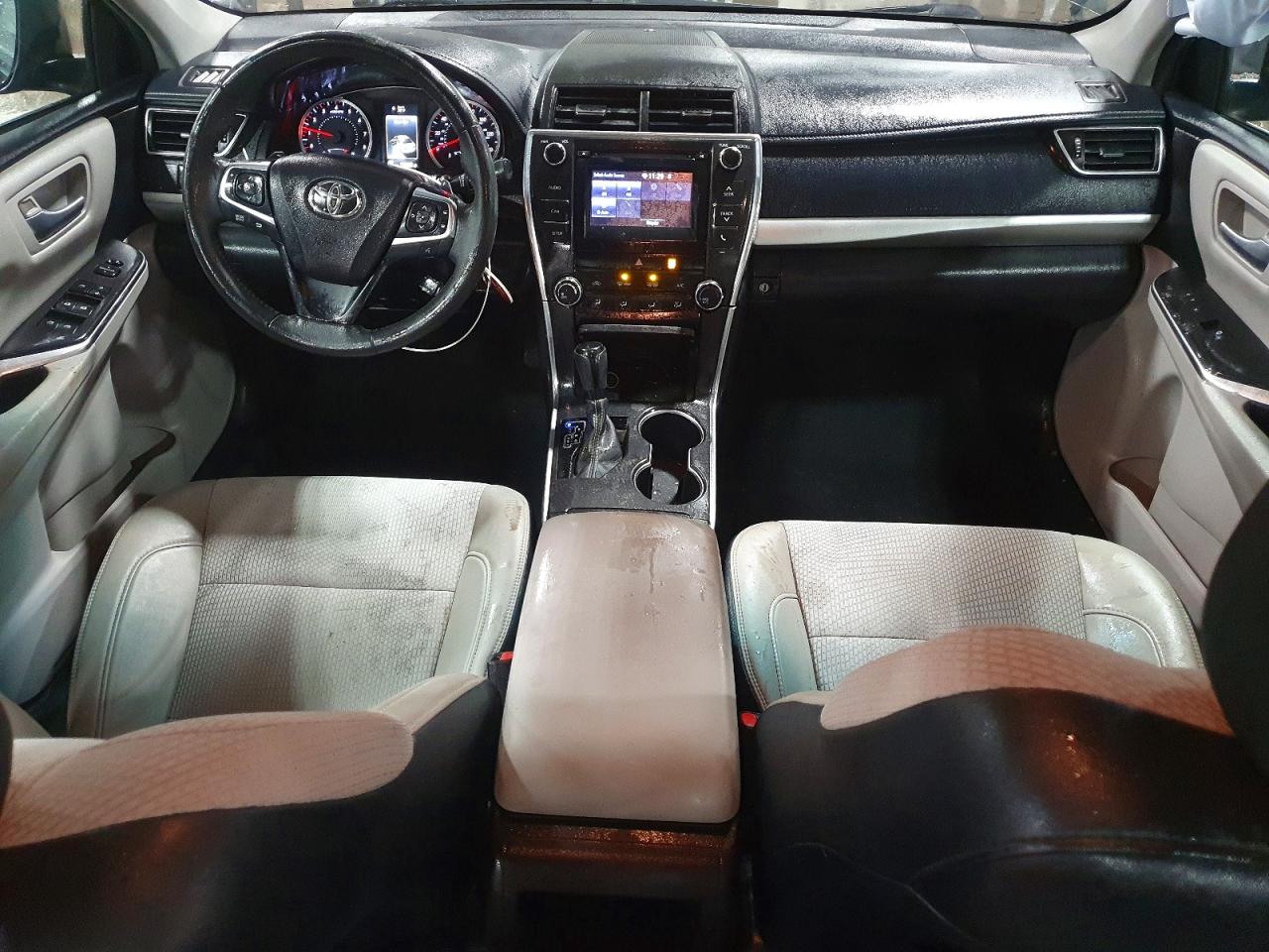 2017 TOYOTA CAMRY LE photo 8