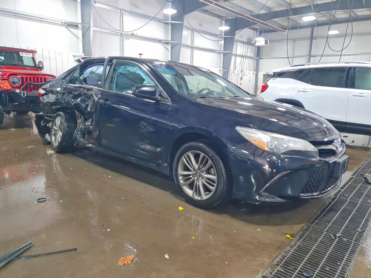 2017 TOYOTA CAMRY LE photo 4