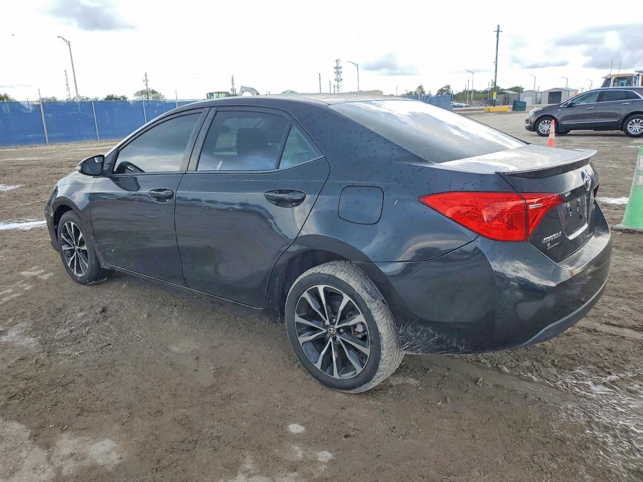 2019 TOYOTA COROLLA SE photo 2