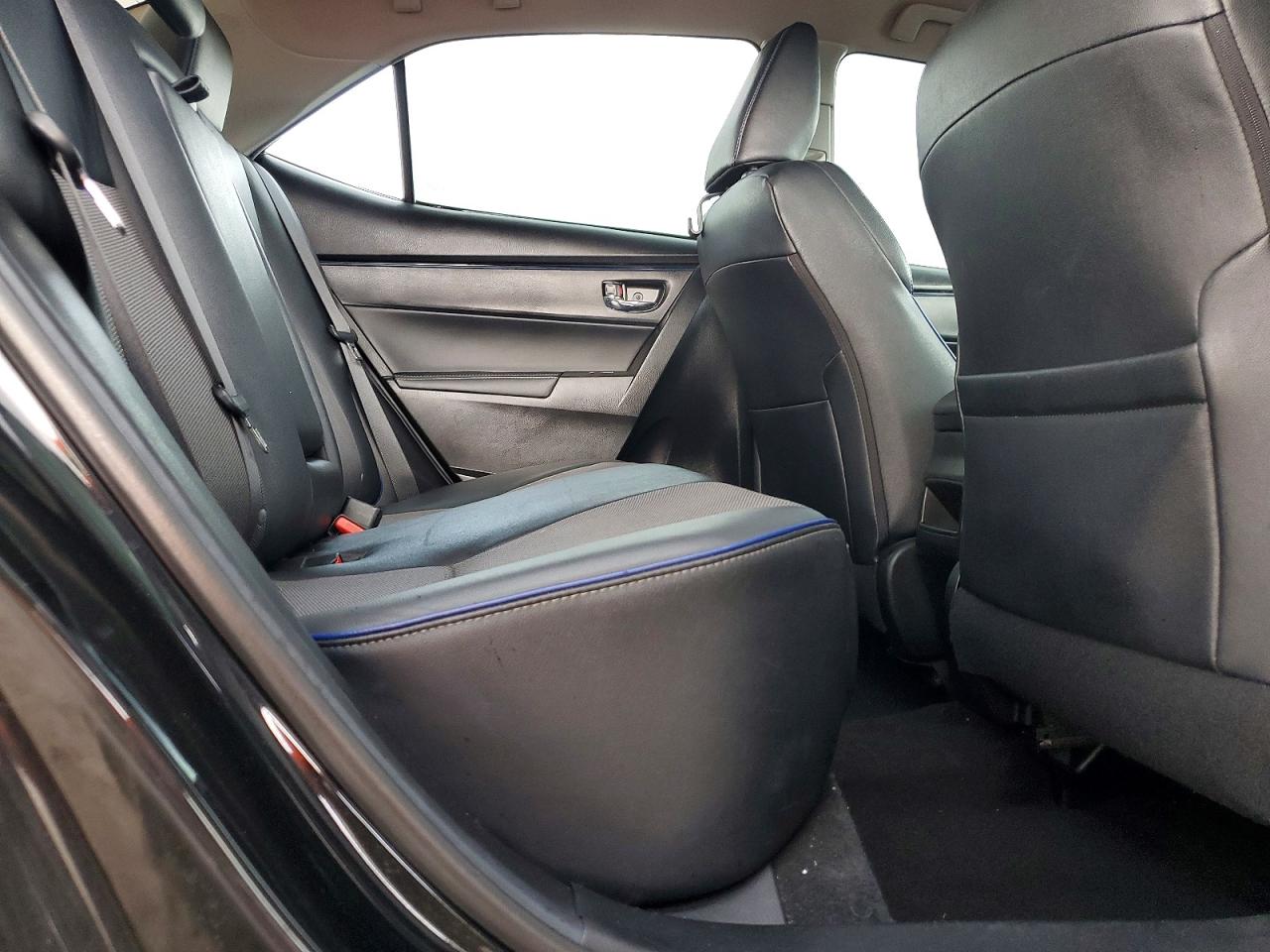 2019 TOYOTA COROLLA SE photo 10