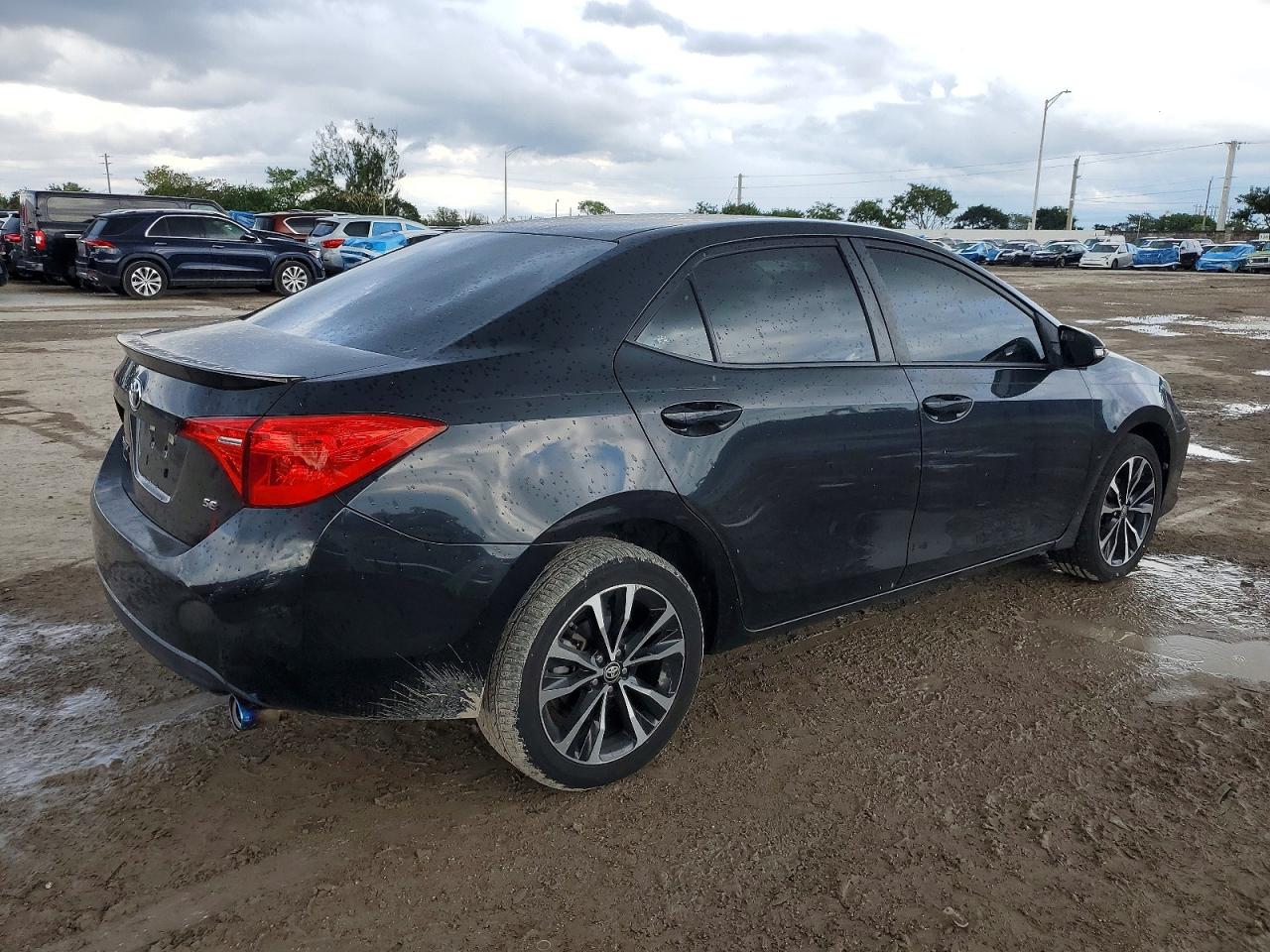 2019 TOYOTA COROLLA SE photo 3