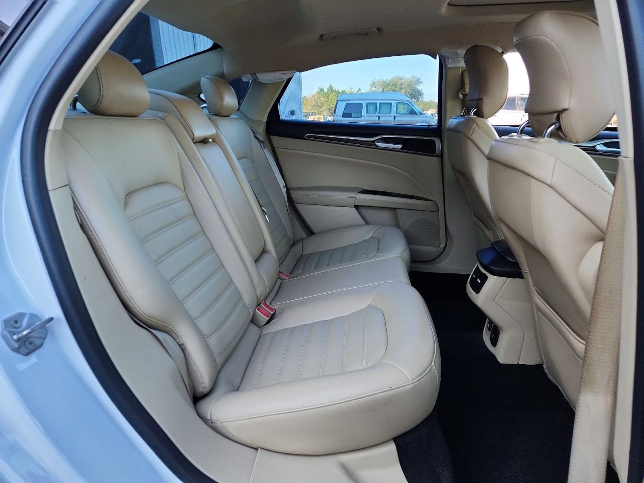 2014 FORD FUSION SE photo 19