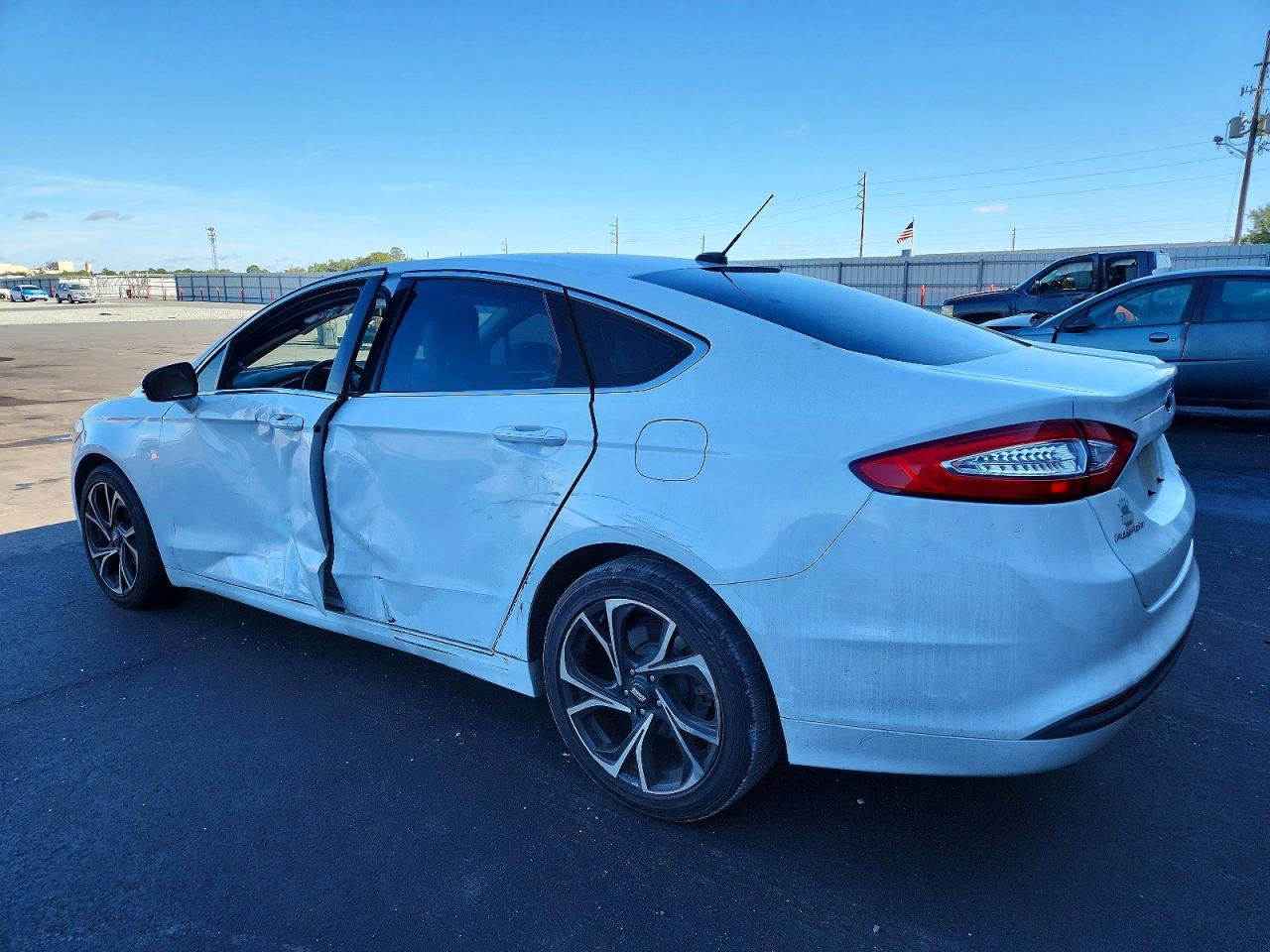 2014 FORD FUSION SE photo 3