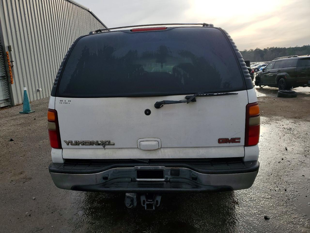 2002 GMC YUKON XL C1500 photo 6