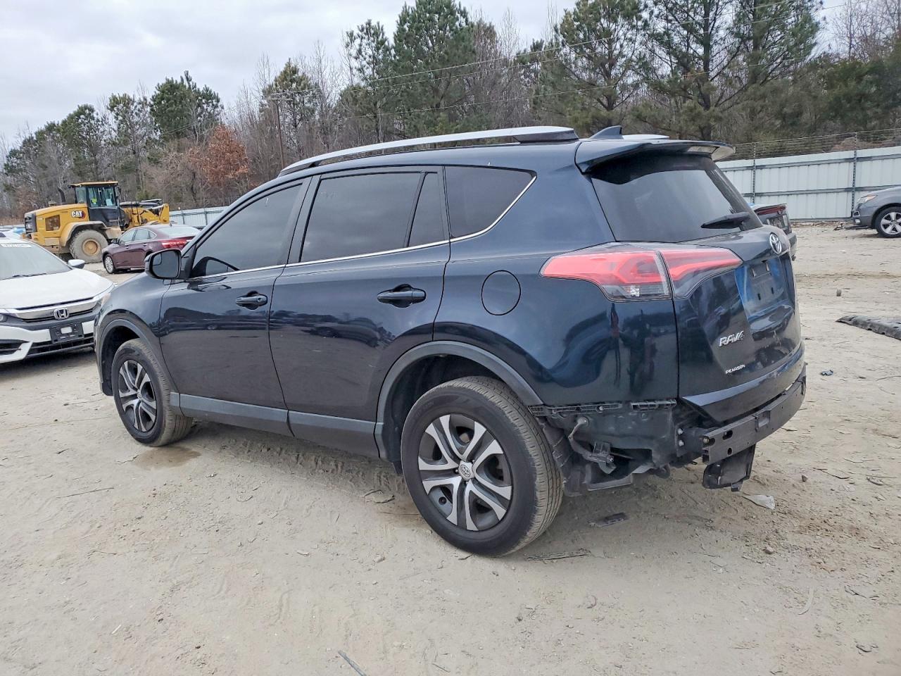 2018 TOYOTA RAV4 LE photo 2