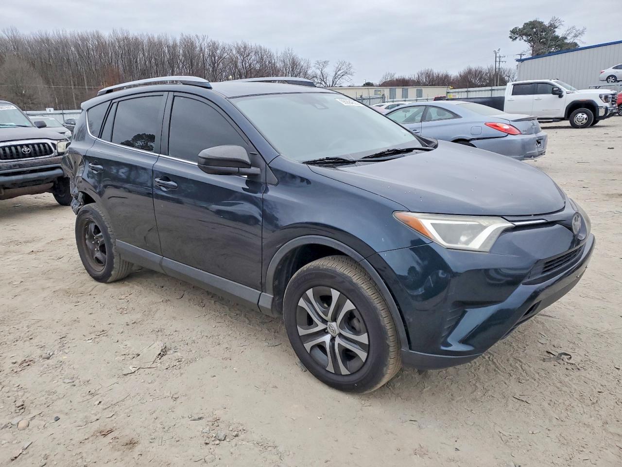 2018 TOYOTA RAV4 LE photo 4
