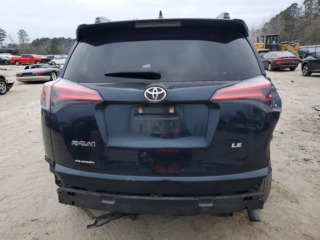 2018 TOYOTA RAV4 LE photo 6