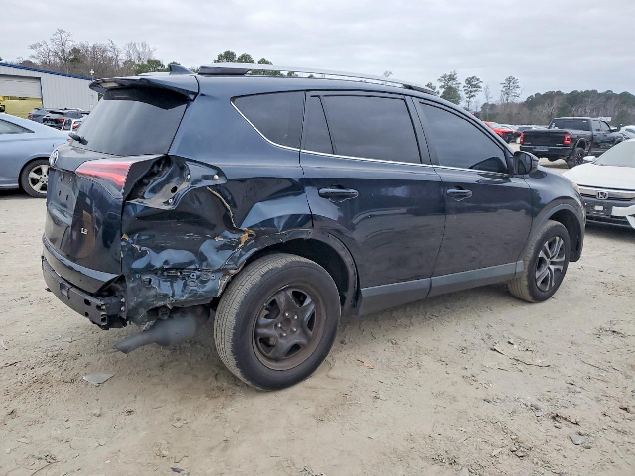 2018 TOYOTA RAV4 LE photo 3