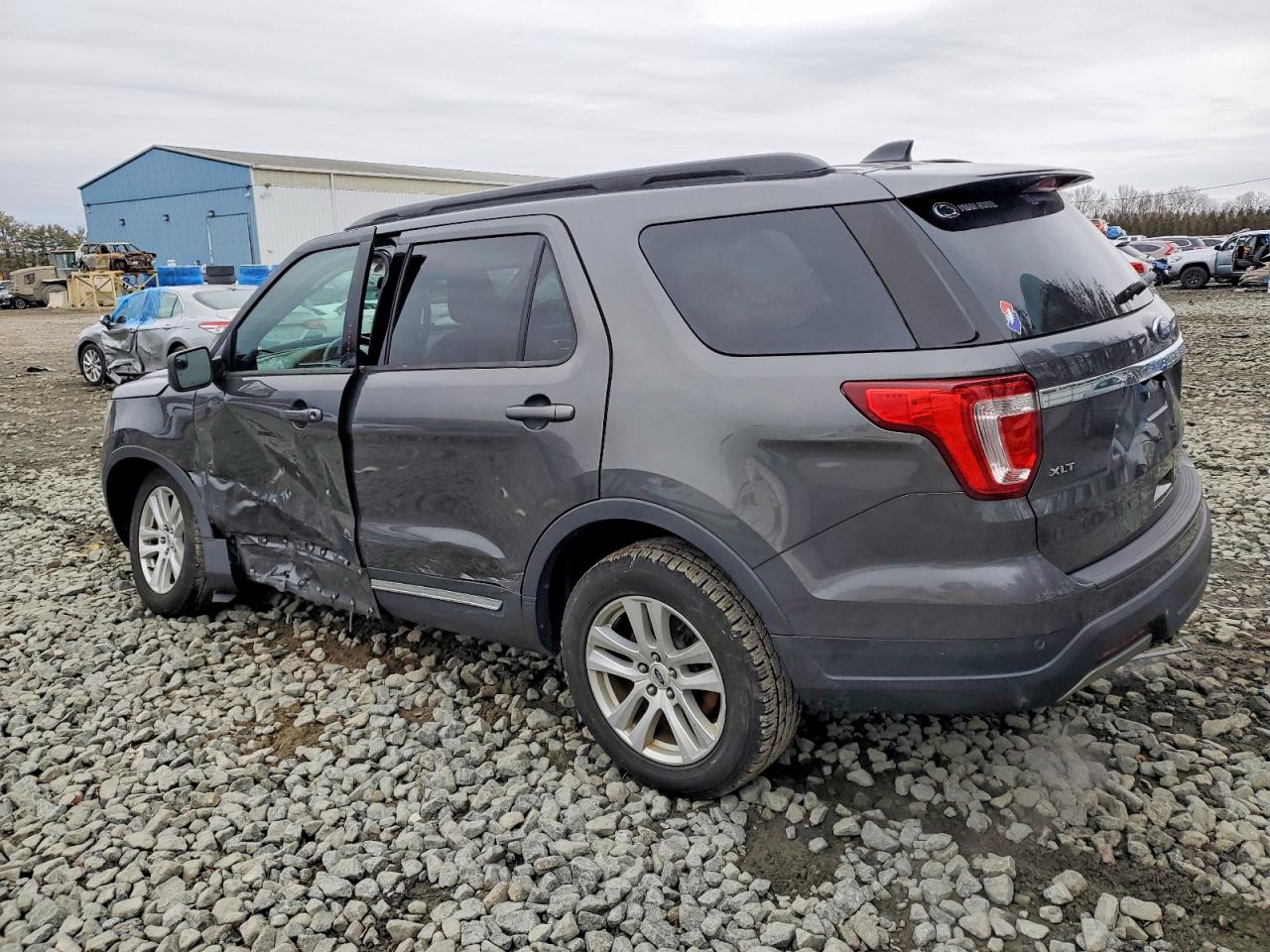 2019 FORD EXPLORER XLT photo 2