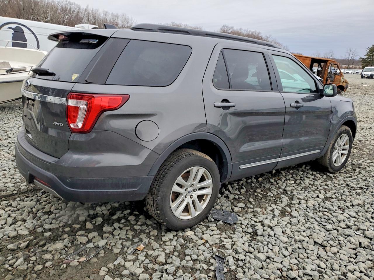 2019 FORD EXPLORER XLT photo 3