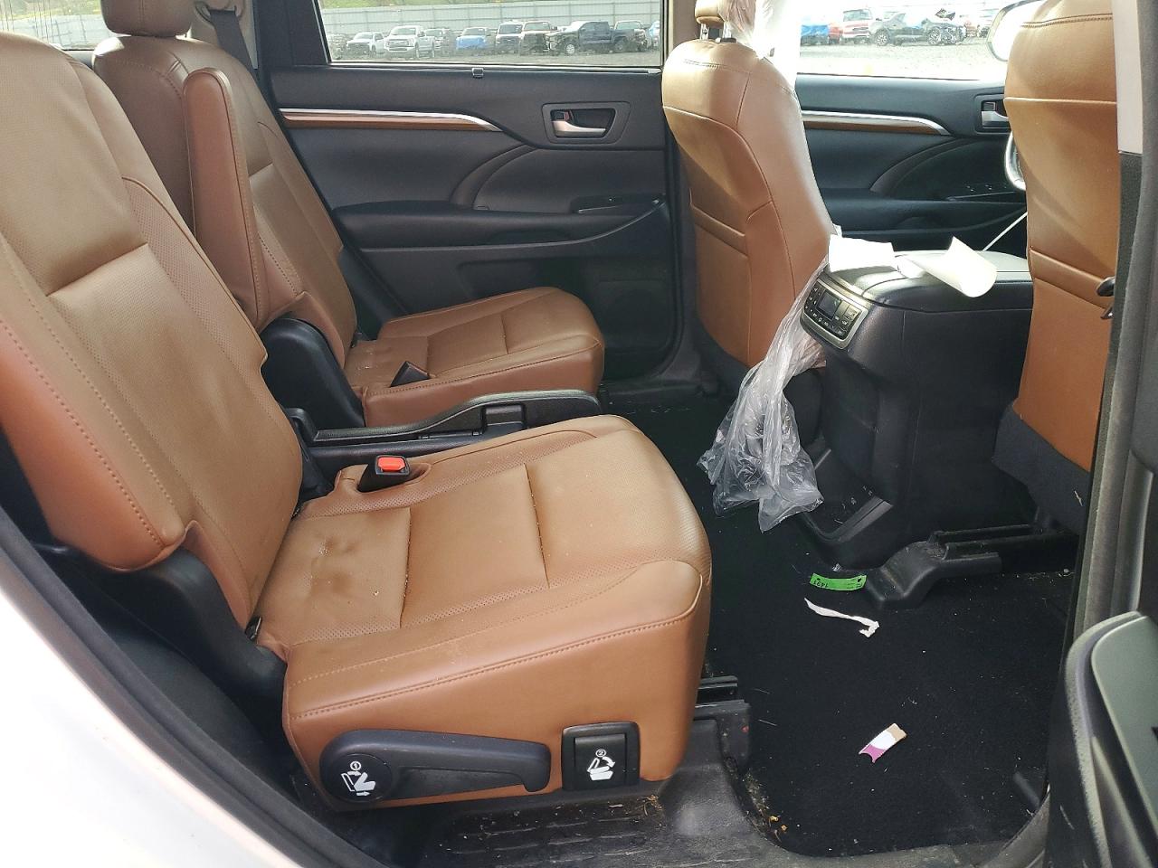 2017 TOYOTA HIGHLANDER HYBRID LIMITED photo 19