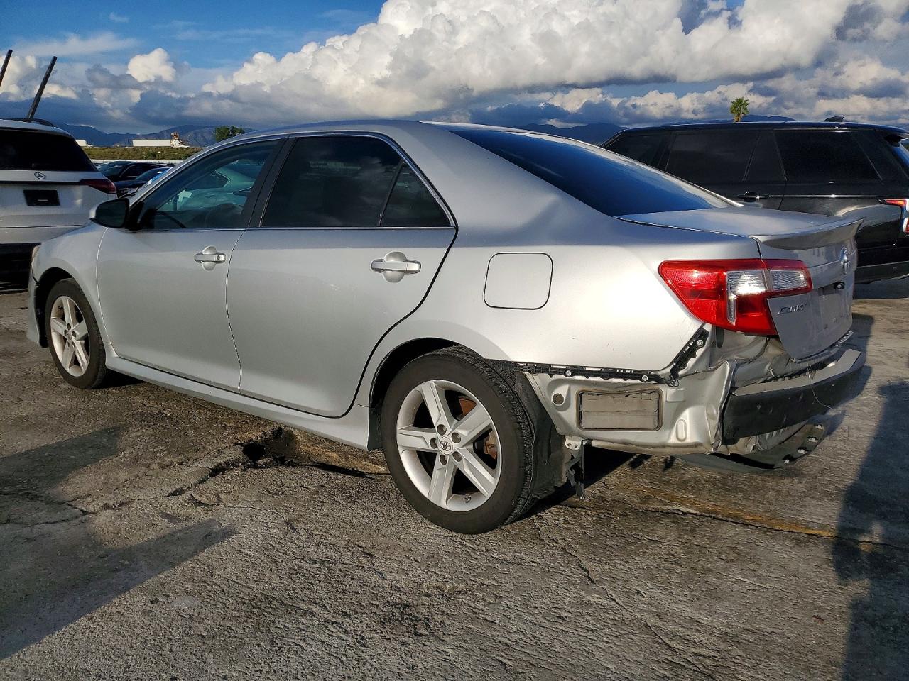 2012 TOYOTA CAMRY BASE photo 2