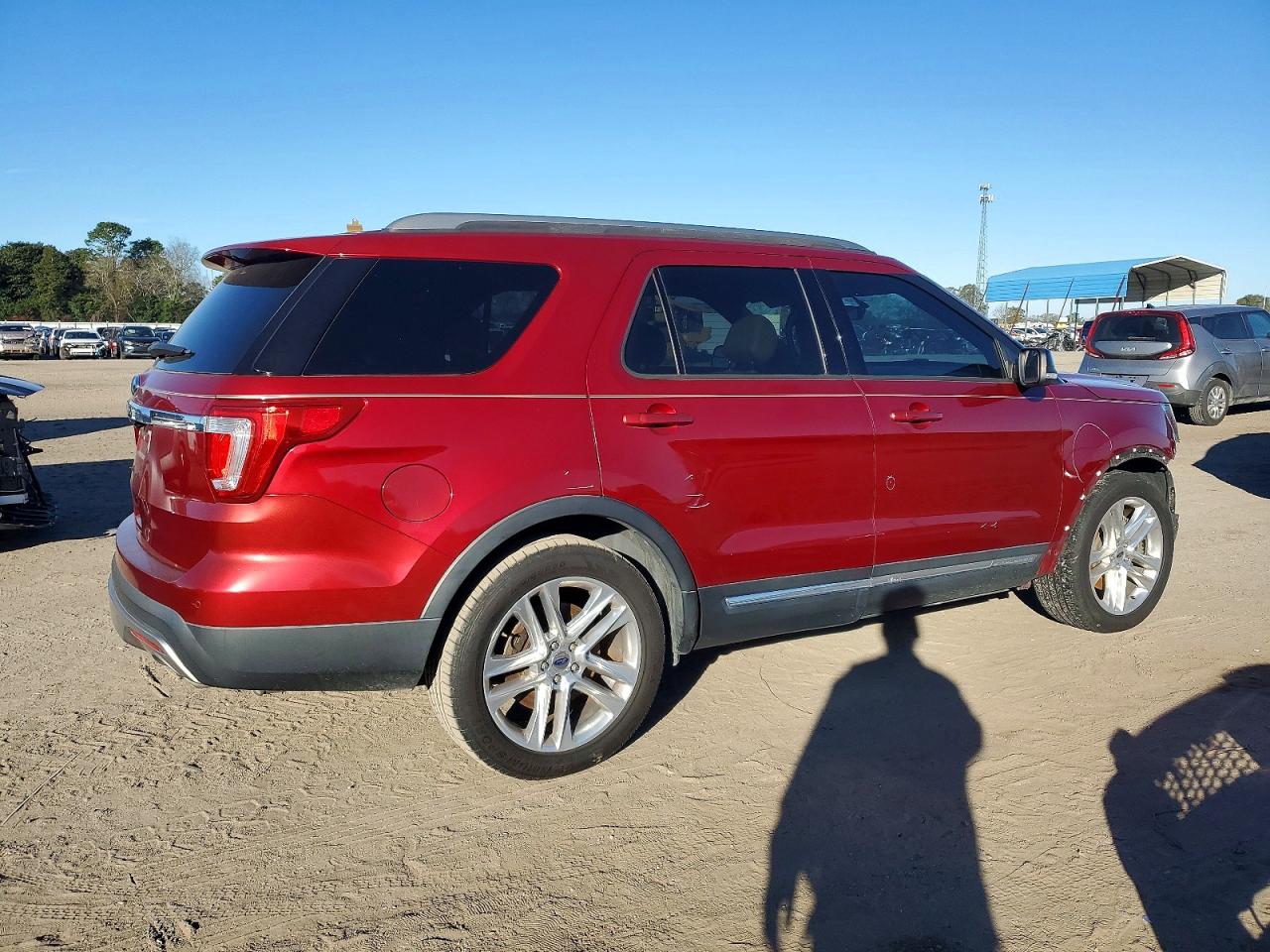 2017 FORD EXPLORER XLT photo 5