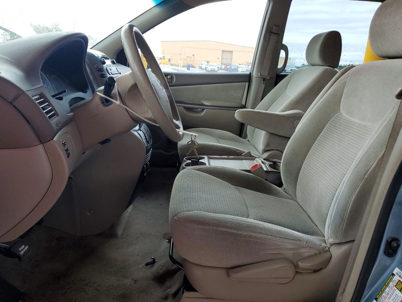 2008 TOYOTA SIENNA CE photo 7