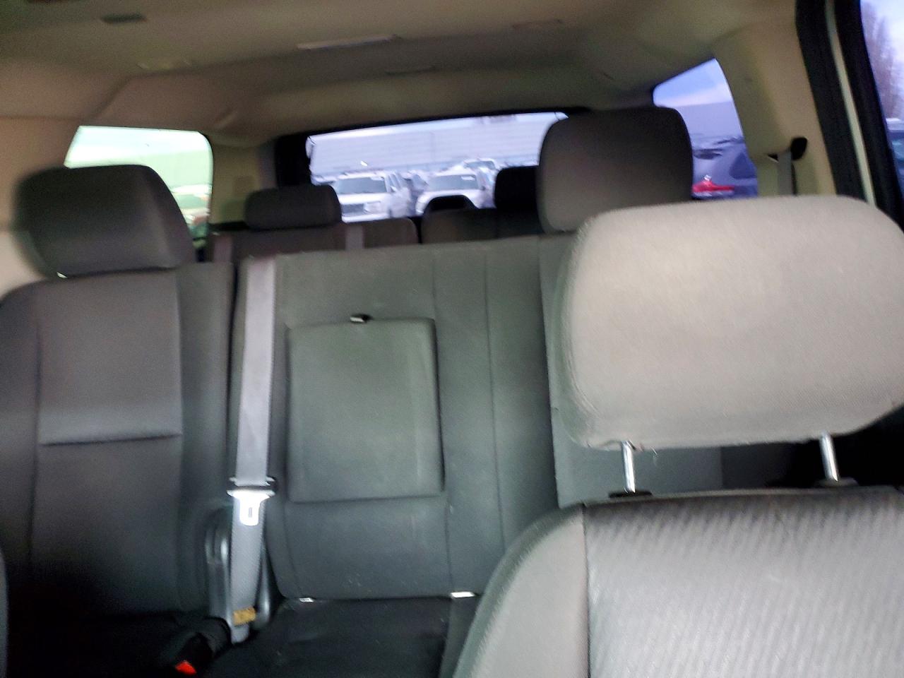 2011 CHEVROLET SUBURBAN C1500 LS photo 10