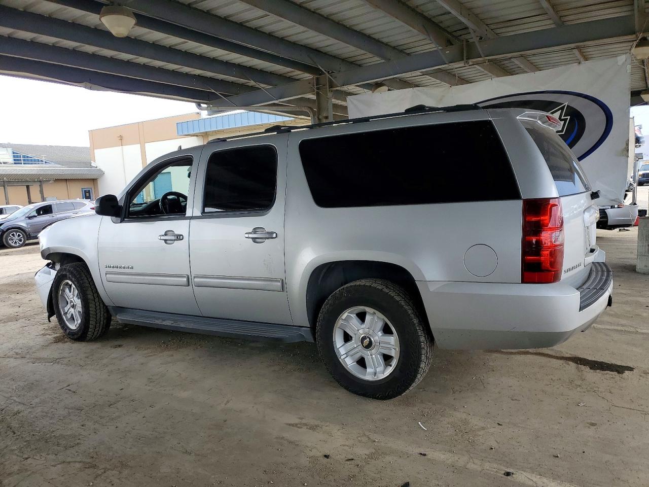 2011 CHEVROLET SUBURBAN C1500 LS photo 2
