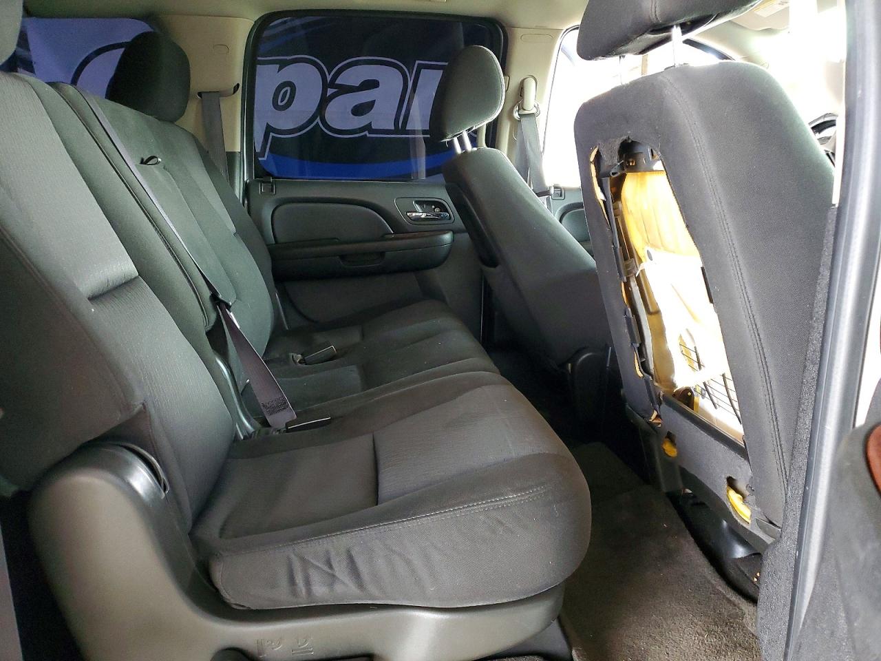 2011 CHEVROLET SUBURBAN C1500 LS photo 11