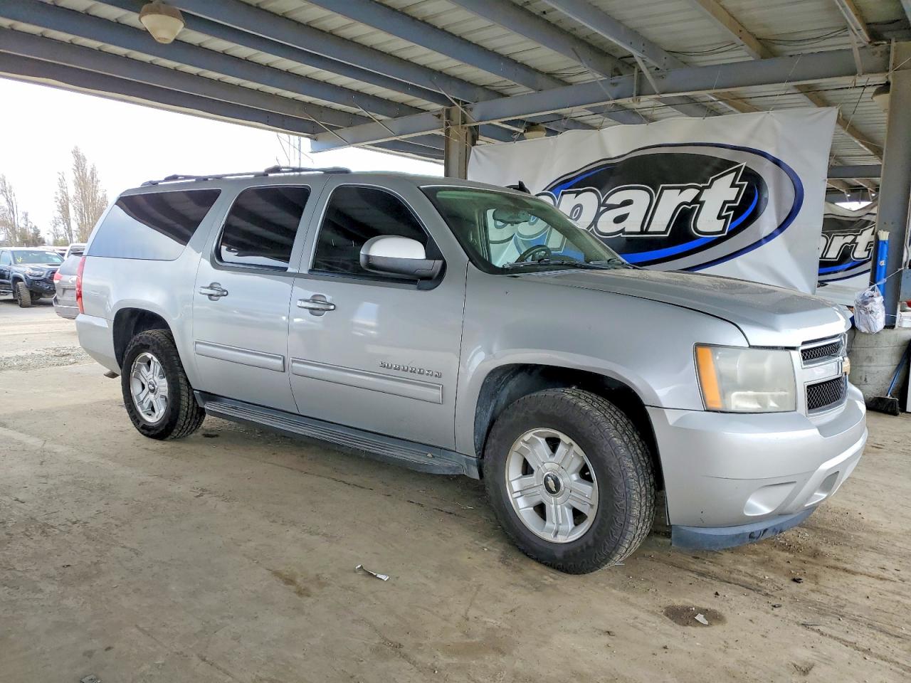 2011 CHEVROLET SUBURBAN C1500 LS photo 4