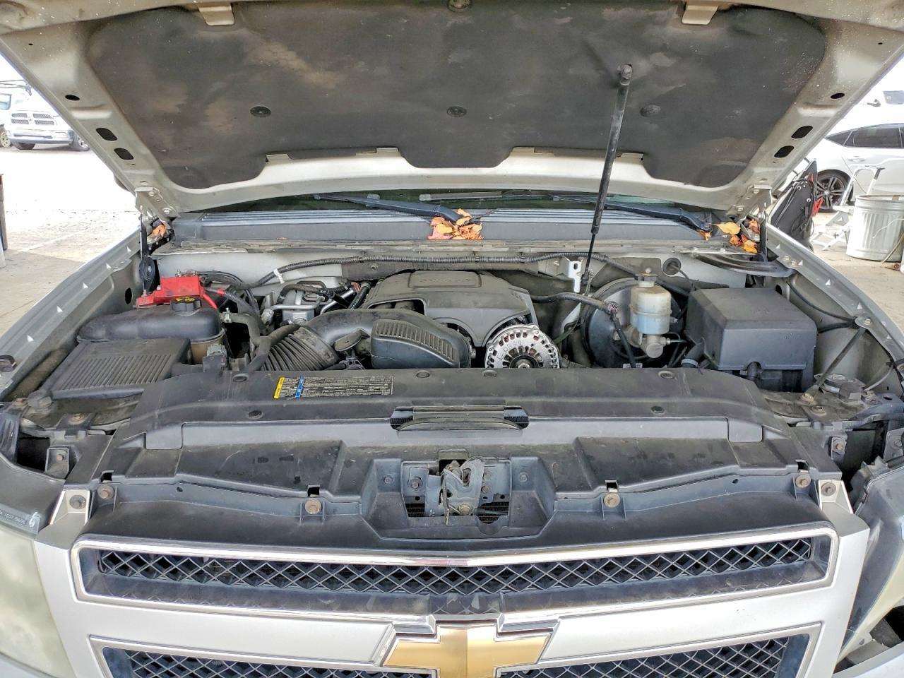 2011 CHEVROLET SUBURBAN C1500 LS photo 12