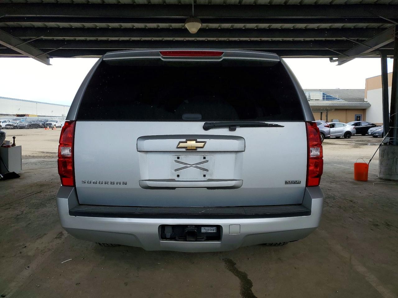 2011 CHEVROLET SUBURBAN C1500 LS photo 6
