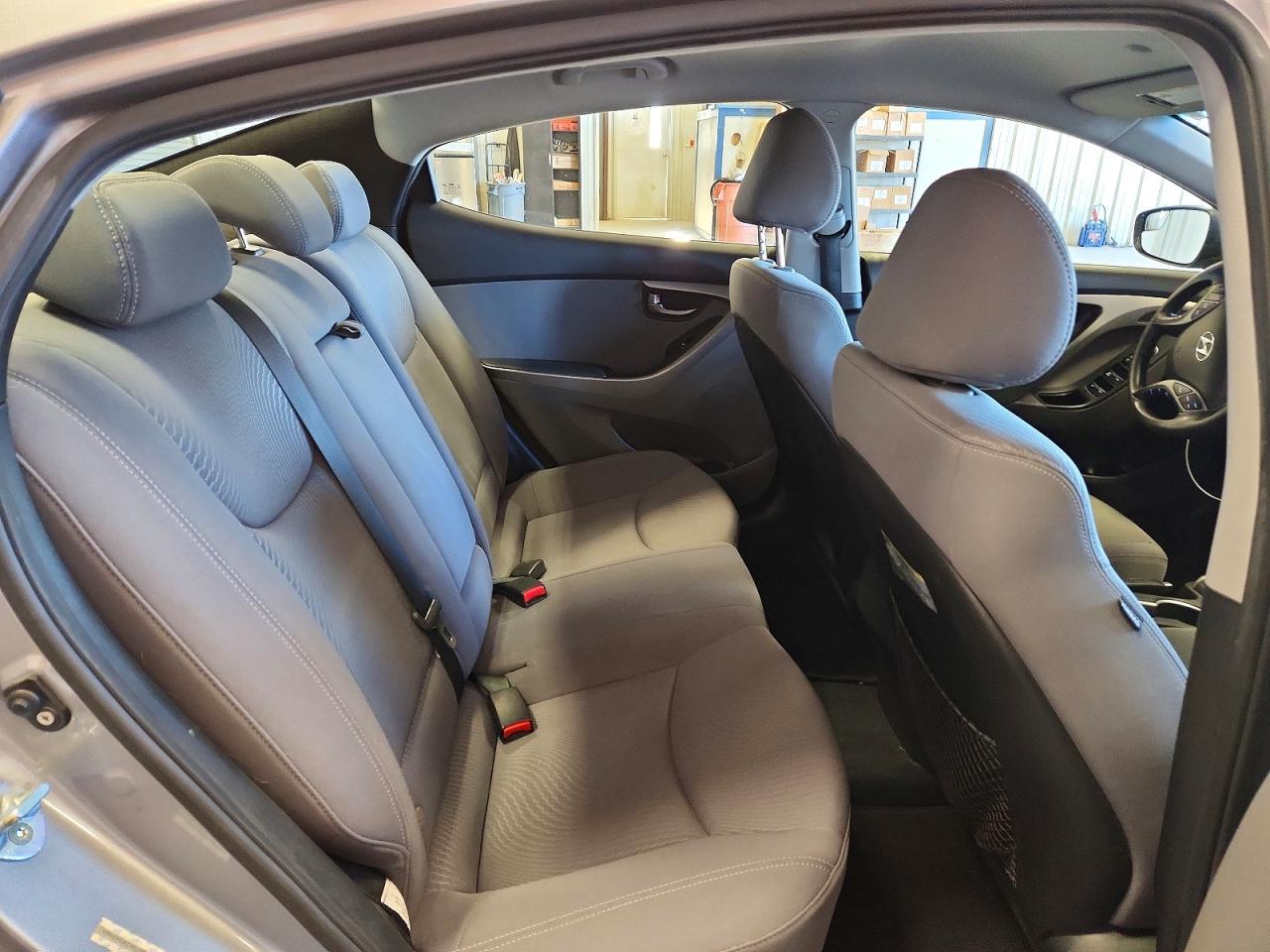 2014 HYUNDAI ELANTRA SE photo 10