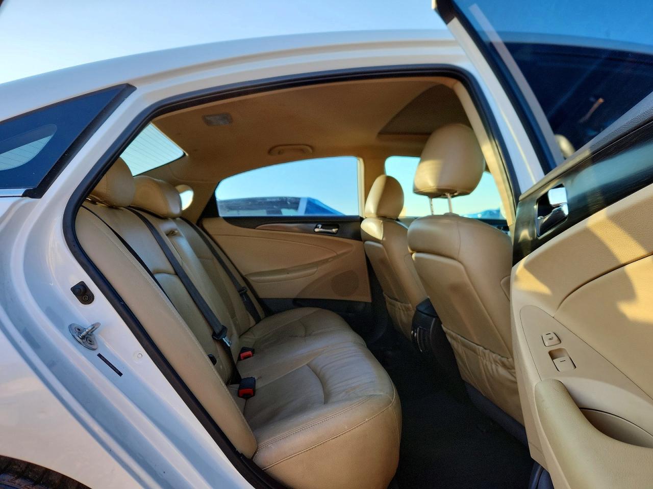 2013 HYUNDAI SONATA SE photo 10