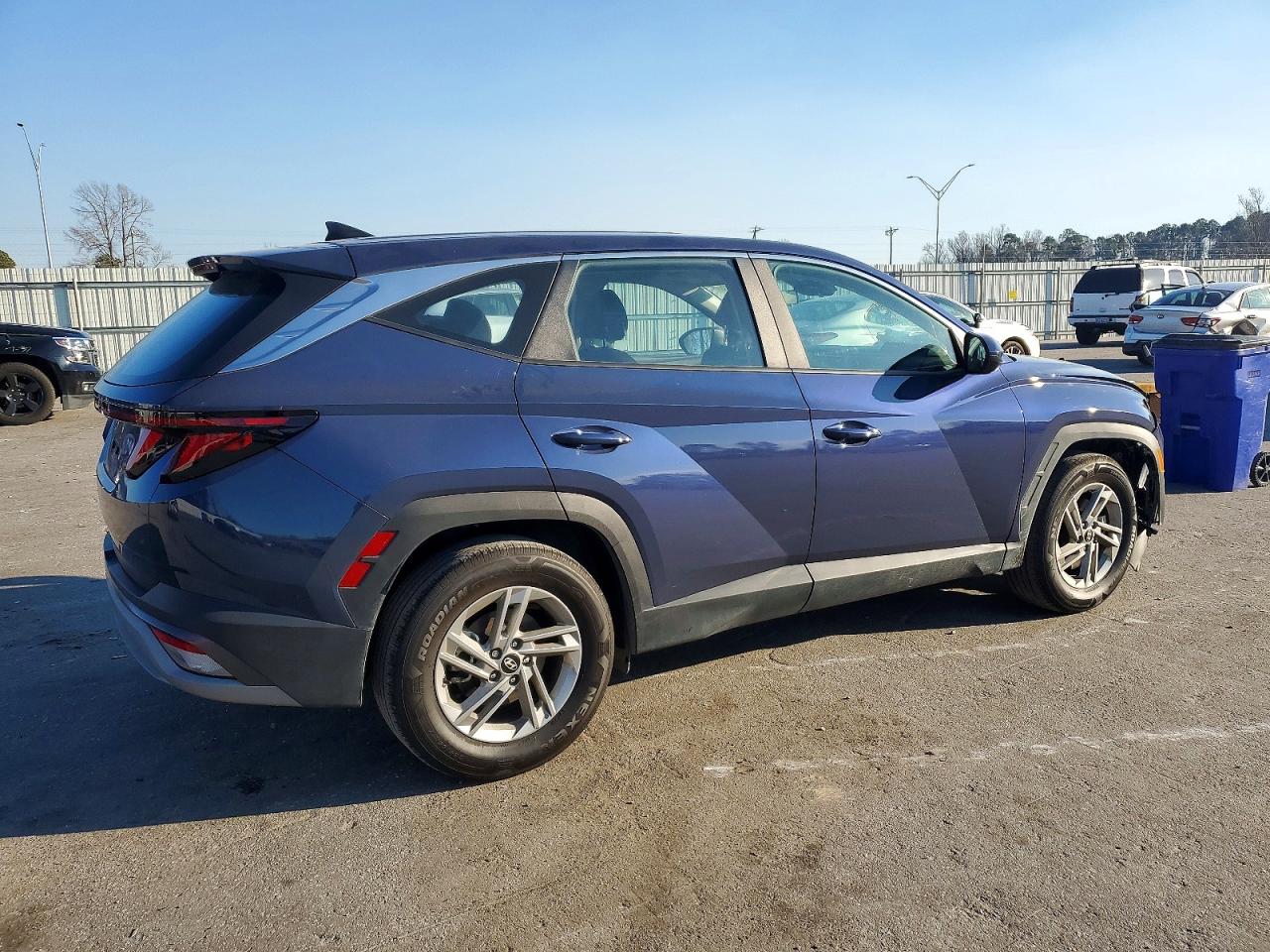 2025 HYUNDAI TUCSON SE photo 3